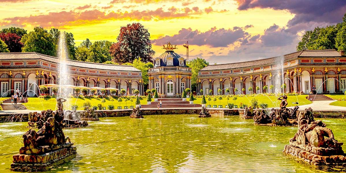 Die Eremitage in Bayreuth ist eine ab 1715 entstandene historische Parkanlage mit Wasserspielen und Bauwerken. 