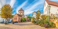 Der Hauptplatz von Bad Dürkheim mit evangelischer Kirche.