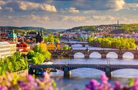 Rund 700 Brücken besitzt die tschechische Hauptstadt Prag, auf diesem Bild sind ein paar davon über die Moldau zu sehen.