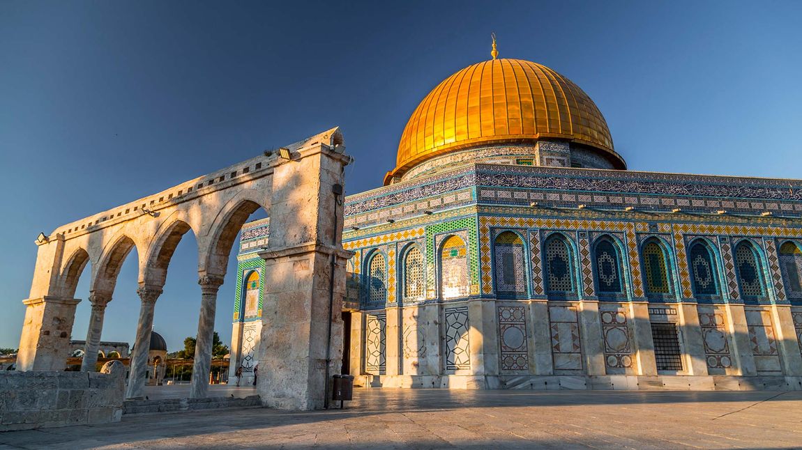 Blick auf den Felsendom mit seiner goldenen Kuppel, Ziel vieler Pilger.