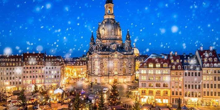 Weihnachtsmarkt und Frauenkirche in Dresden.