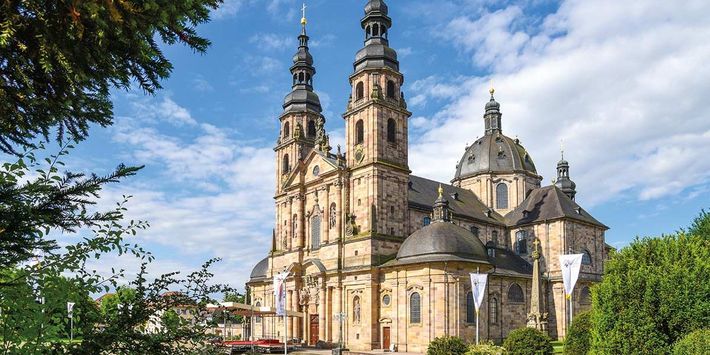 Der Dom St. Salvator zu Fulda (Hoher Dom zu Fulda) ist die Kathedralkirche des Bistums Fulda und als Grabeskirche des heiligen Bonifatius Ziel der Bonifatiuswallfahrt.